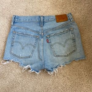 Levi denim 501 shorts - size 25